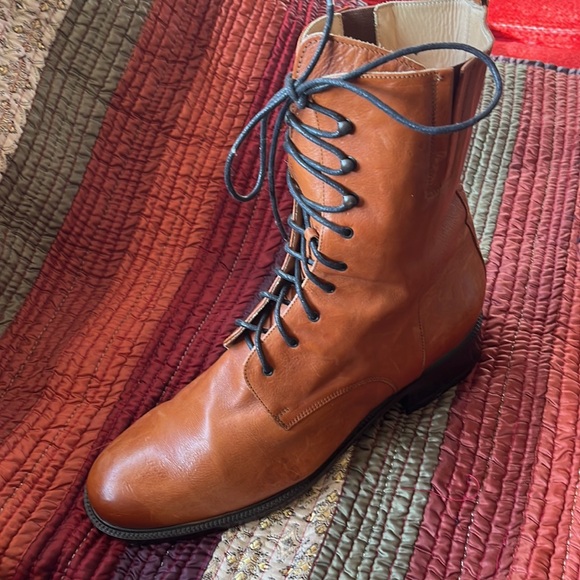 Vintage 90s Joan&David brown stamped Italian leather steampunk style ankle boots - Picture 3 of 16